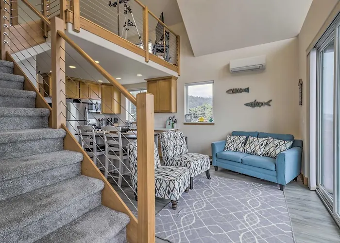 Chic Beachfront Abode With Balcony And Beach Access!