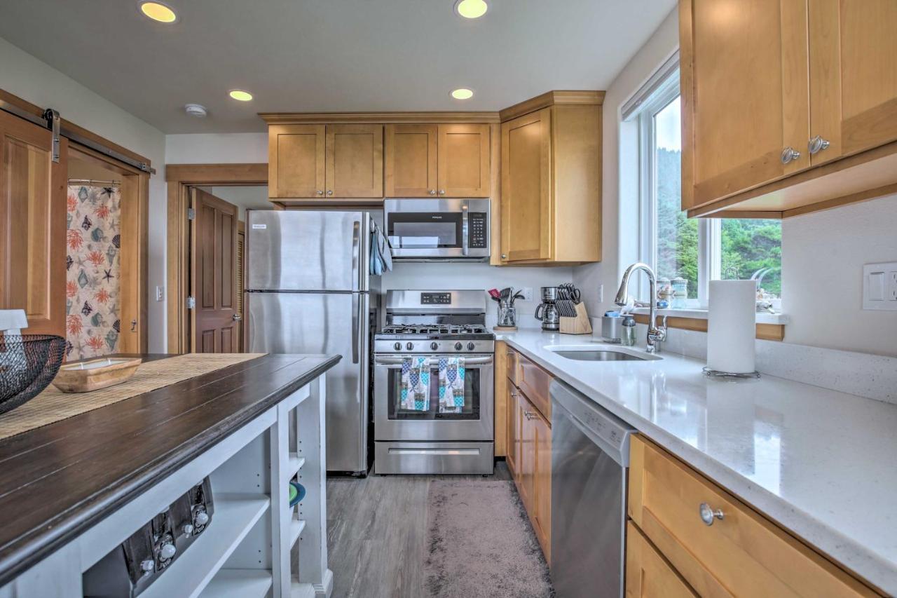 Chic Beachfront Abode With Balcony And Access! Yachats