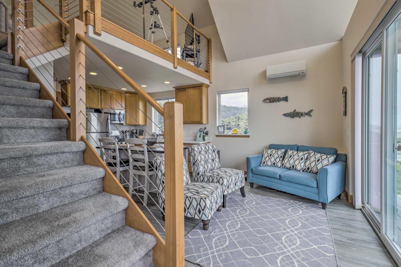 Chic Beachfront Abode With Balcony And Access! Ferienhaus Yachats