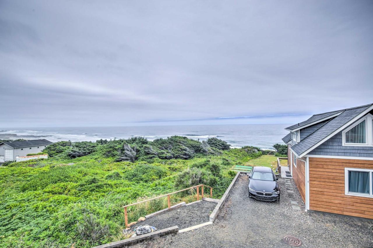 Chic Beachfront Abode With Balcony And Access! Ferienhaus