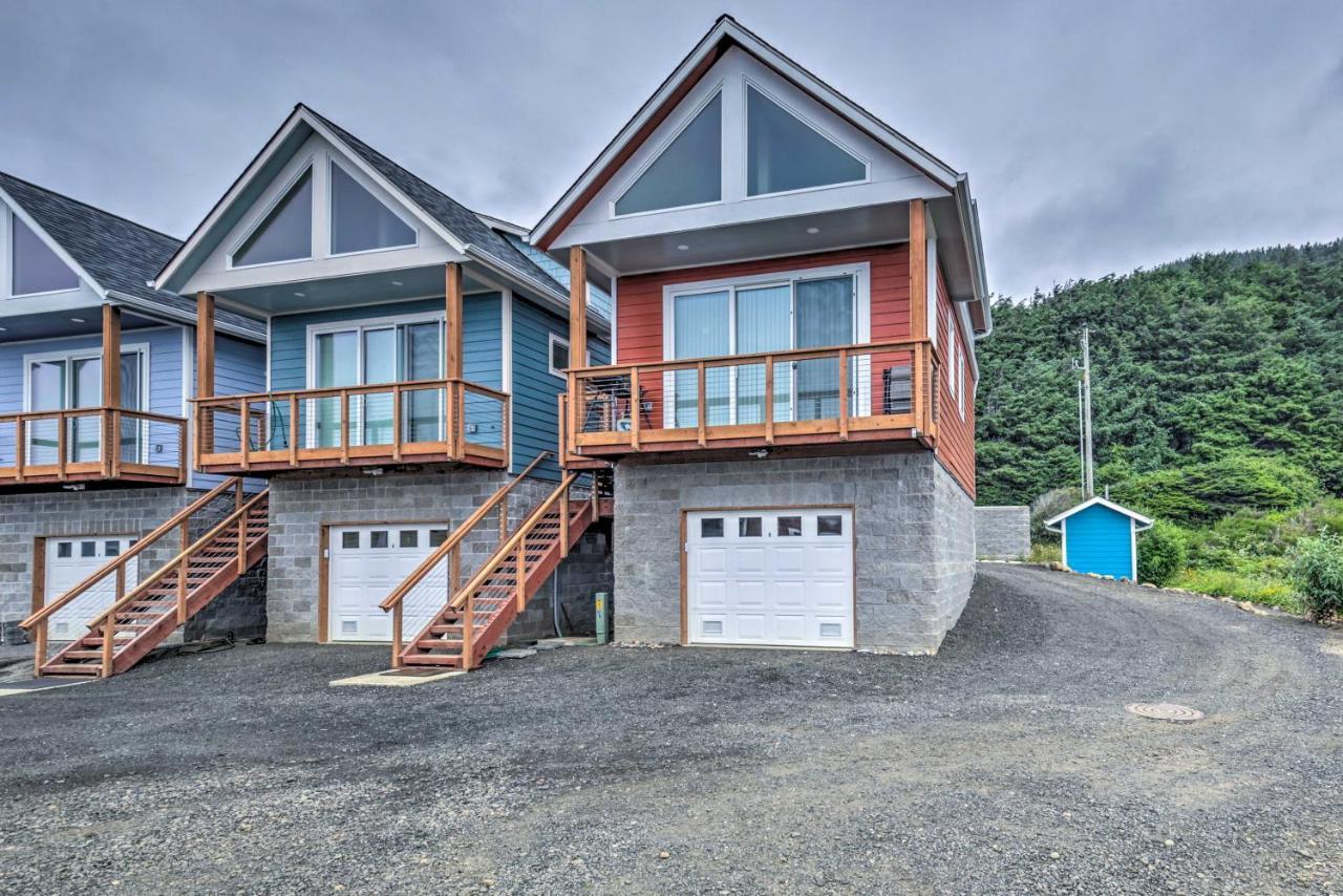 Chic Beachfront Abode With Balcony And Access! Ferienhaus *