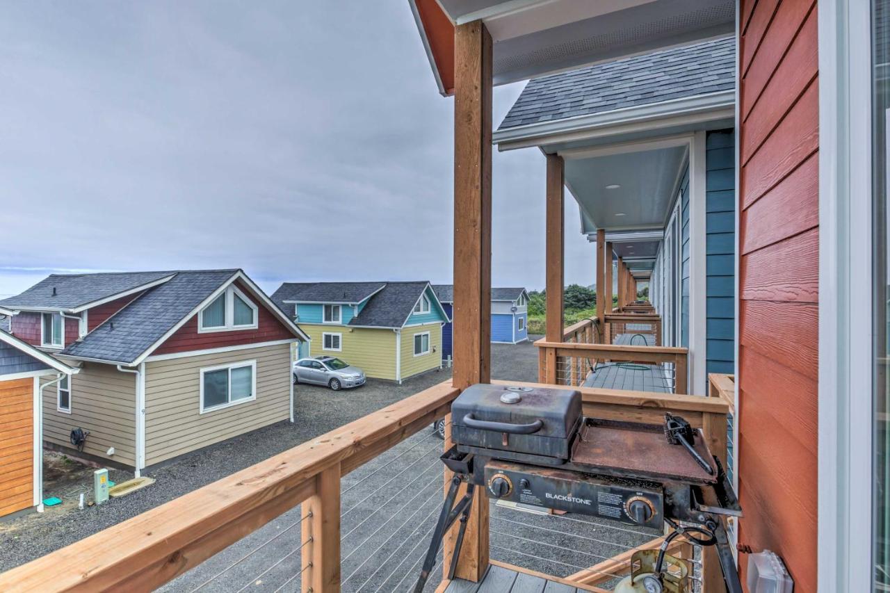 Chic Beachfront Abode With Balcony And Access! Ferienhaus *