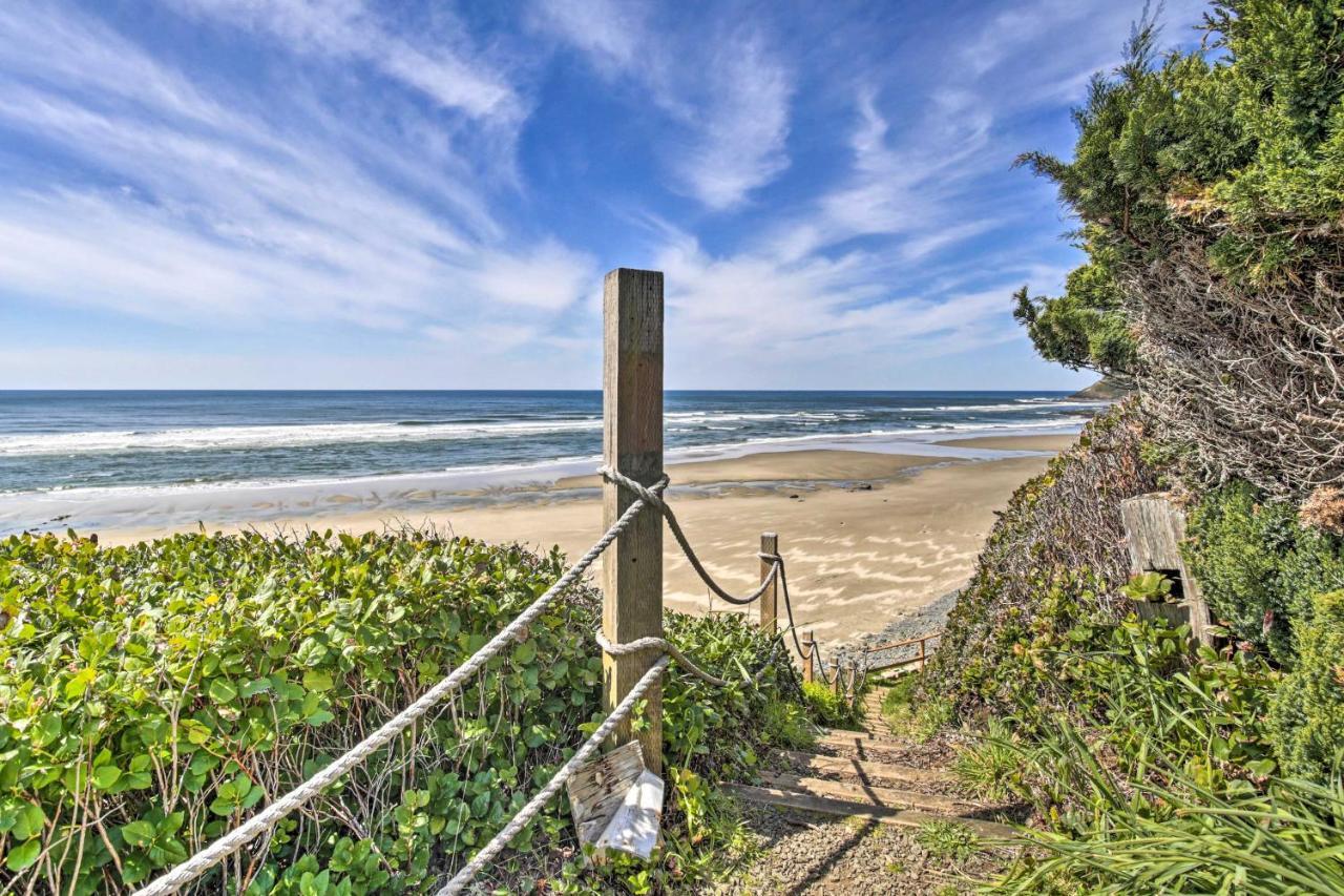 Chic Beachfront Abode With Balcony And Access! Holiday home *